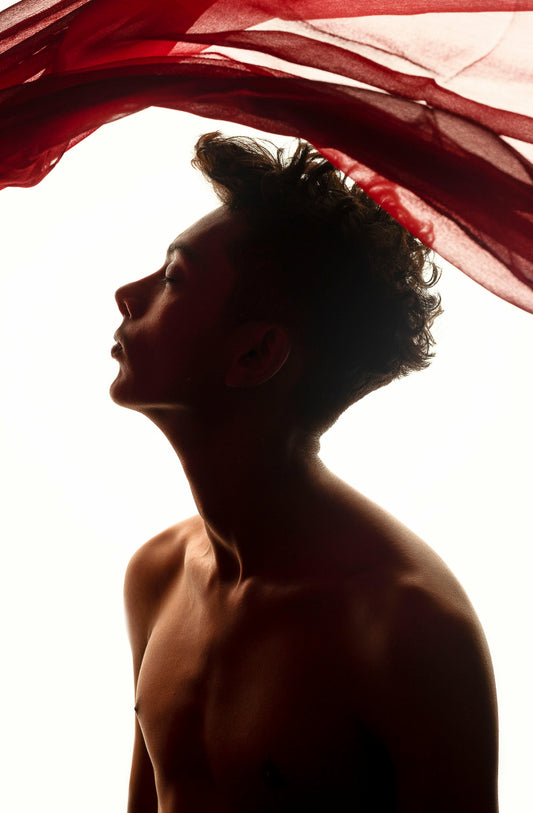 The Art of Wearing Silence: Why Your Fragrance Is the Most Powerful Thing You Own